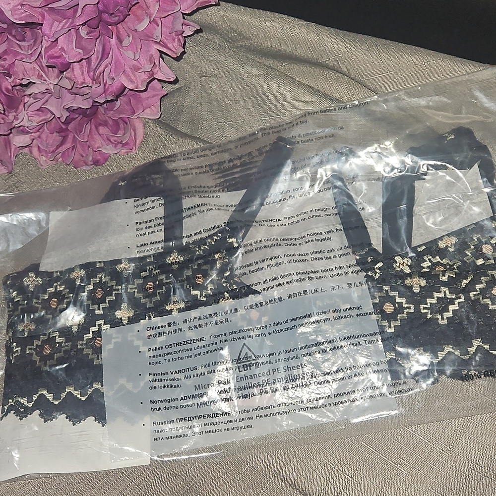 Savage X Fenty Foulard Lace Unlined Demi Bra Black Caviar NIP - Picture 10 of 10